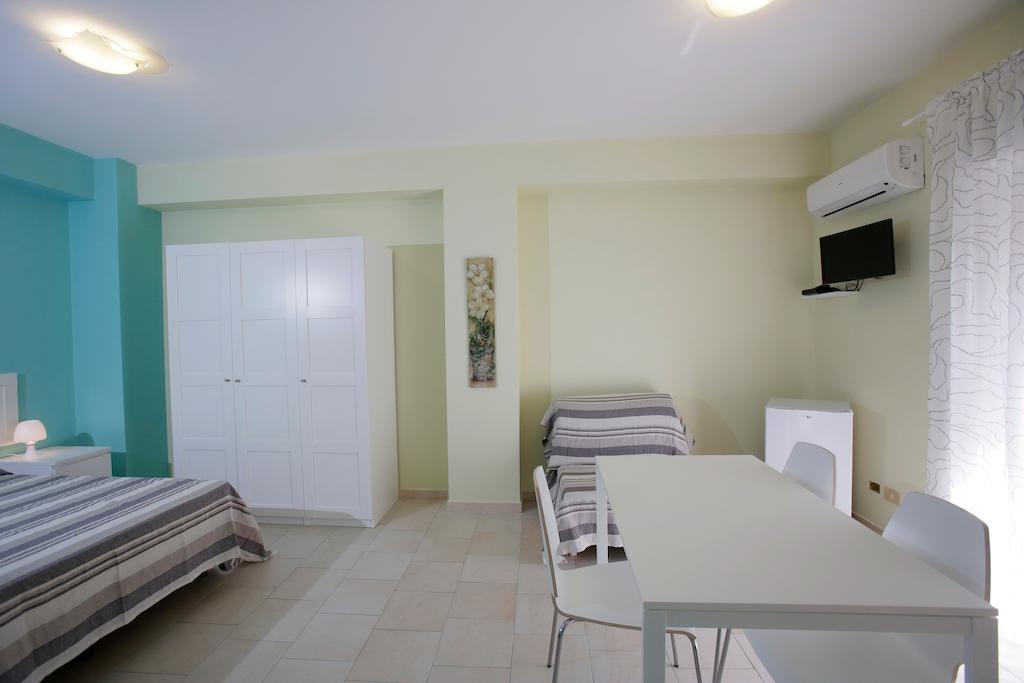 Appartamento Topazio Letojanni Habitación foto